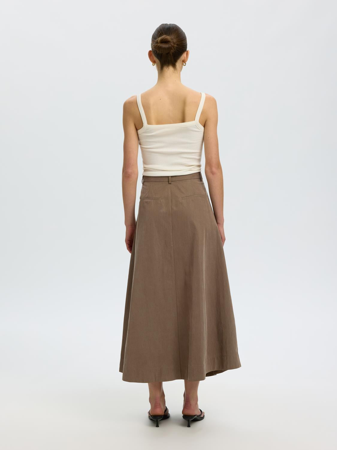 model_shot-back
